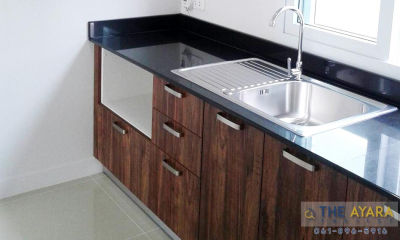 ชุดครัว Built-in โครงซีเมนต์บอร์ด หน้าบาน Melamine ลายไม้สี Loft Golden Oak
