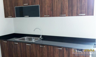 ชุดครัว Built-in โครงซีเมนต์บอร์ด หน้าบาน Melamine สี Loft Golden Oak