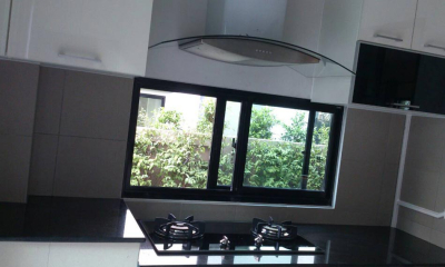 ชุดครัว Built-in Acrylic สีขาวมุก