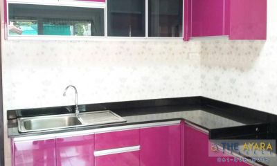 ชุดครัว Built-in โครงซีเมนต์บอร์ด หน้าบาน Hi Gloss สีม่วง