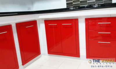 ชุดครัว Built-in โครงซีเมนต์บอร์ด หน้าบาน Hi Gloss สีแดง
