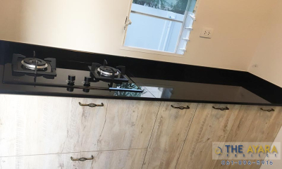 ชุดครัว Built-in โครงซีเมนต์บอร์ด หน้าบาน Melamine สี Tundra Forest ลายไม้แนวตั้ง