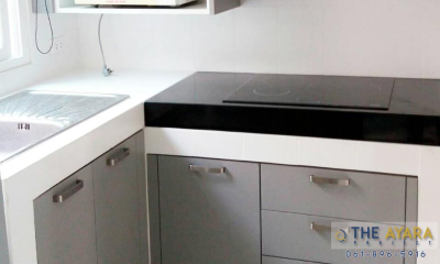 ชุดครัว Built-in โครงซีเมนต์บอร์ด หน้าบาน Laminate สี Tornado