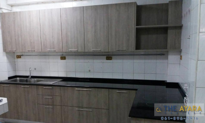 ชุดครัว Built-in โครงซีเมนต์บอร์ด หน้าบาน Laminate สี Delano Oak