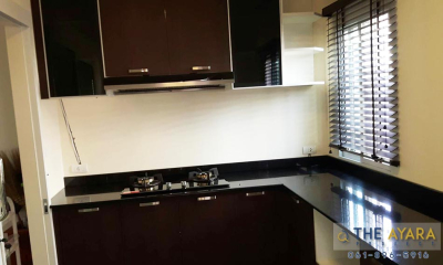 ชุดครัว Built-in โครงซีเมนต์บอร์ด หน้าบาน Laminate สี Vintage Teak