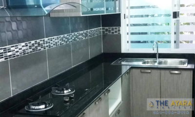 ชุดครัว Built-in โครงซีเมนต์บอร์ด หน้าบาน Laminate สี Sarum Strand