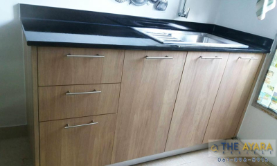 ชุดครัว Built-in โครงซีเมนต์บอร์ด หน้าบาน Laminate สี Sand Oak