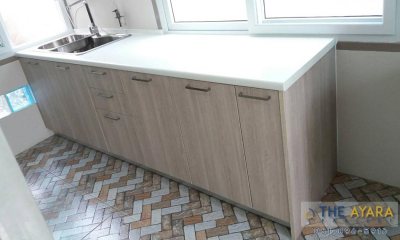 ชุดครัว Built-in โครงซีเมนต์บอร์ด หน้าบาน Laminate สี Powdered Oak