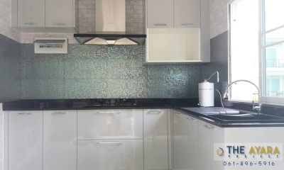 ชุดครัว Built-in โครงซีเมนต์บอร์ด หน้าบาน Laminate สี Folkstone