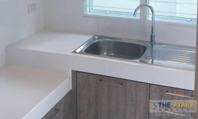 ชุดครัว Built-in โครงซีเมนต์บอร์ด หน้าบาน Laminate สี Delano Oak