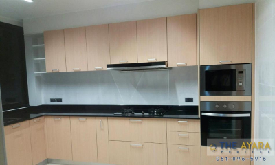 ชุดครัว Built-in โครงซีเมนต์บอร์ด หน้าบาน Laminate สี Natural Beech