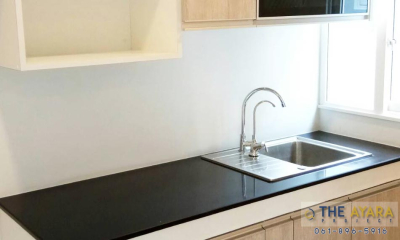 ชุดครัว Built-in โครงซีเมนต์บอร์ด หน้าบาน Laminate สี Powdered Oak