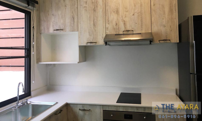 ชุดครัว Built-in โครงซีเมนต์บอร์ด หน้าบาน Melamine สี Tundra Forest ลายไม้แนวตั้ง