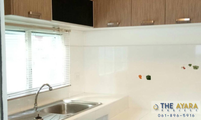 ชุดครัว Built-in โครงซีเมนต์บอร์ด + วงกบ หน้าบาน Laminate สี Sarum Strand