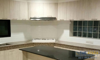 ชุดครัว Built-in โครงซีเมนต์บอร์ด ตู้ล่าง + ตู้สูง + Island หน้าบาน Laminate สี Alabaster Oak