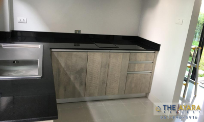 ชุดครัว Built-in โครงซีเมนต์บอร์ด หน้าบาน Laminate สี Concrete Formwood