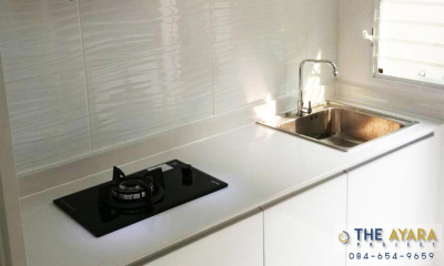 ชุดครัว Built-in โครงซีเมนต์บอร์ด หน้าบาน Hi Gloss สีขาวเงา