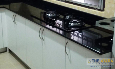 ชุดครัว Built-in โครงซีเมนต์บอร์ด หน้าบาน Laminate สีขาวด้าน