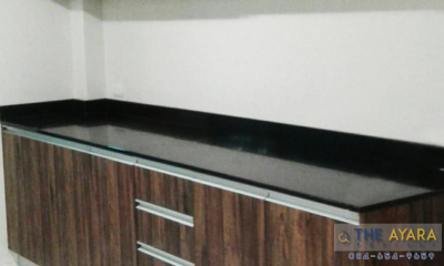 ชุดครัว Built-in โครงซีเมนต์บอร์ด หน้าบาน Melamine สี Loft Golden Oak