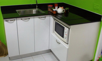 ชุดครัว Built-in PVC สีขาวเงา