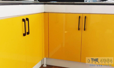 ชุดครัว Built-in โครงซีเมนต์บอร์ด หน้าบาน Hi Gloss สีเหลือง