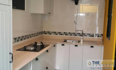 ชุดครัว Built-in PVC ขาวด้าน เซาะร่อง