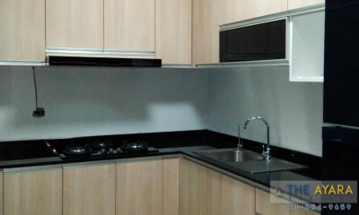 ชุดครัว Built-in โครงซีเมนต์บอร์ด หน้าบาน Laminate สี Natural Oak