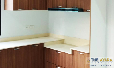ชุดครัว Built-in โครงซีเมนต์บอร์ด หน้าบาน Laminate สี Oiled Legno
