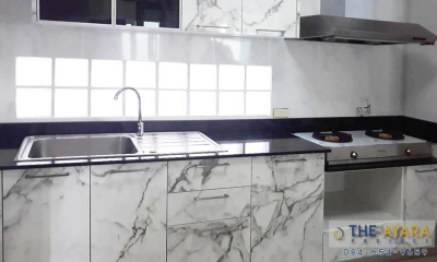 ชุดครัว Built-in โครงซีเมนต์บอร์ด หน้าบาน สี Calacatta Marble