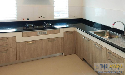 ชุดครัว Built-in โครงซีเมนต์บอร์ด หน้าบาน Laminate สี Powdered Oak