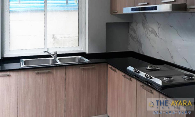 ชุดครัว Built-in โครงซีเมนต์บอร์ด หน้าบาน Laminate สี Olive Afromosia
