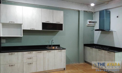 ชุดครัว Built-in โครงซีเมนต์บอร์ด หน้าบาน Melamine สี Oak