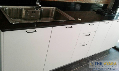 ชุดครัว Built-in PVC สีขาวลายไม้