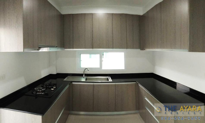 ชุดครัว Built-in โครงซีเมนต์บอร์ด หน้าบาน Melamine สี Texural Siamea