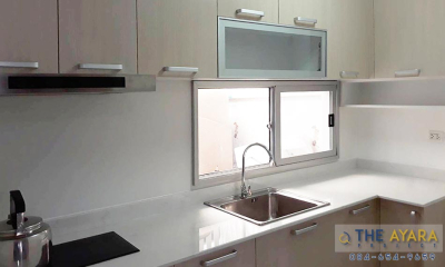 ชุดครัว Built-in โครงซีเมนต์บอร์ด หน้าบาน Melamine สี Ash