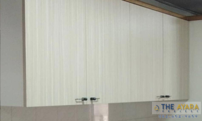 ชุดครัว Built-in ตู้บน โครงปาติเกิล หน้าบาน Melamine สี Bamboo Striped