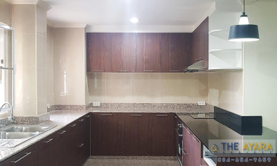 ชุดครัว Built-in โครงซีเมนต์บอร์ด หน้าบาน Laminate สี Lincoln Walnut