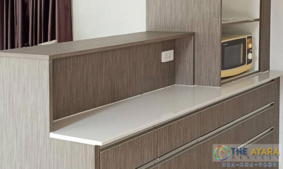 ชุดครัว Built-in โครงซีเมนต์บอร์ด หน้าบาน Laminate สี Sarum Strand + Smoke Strand