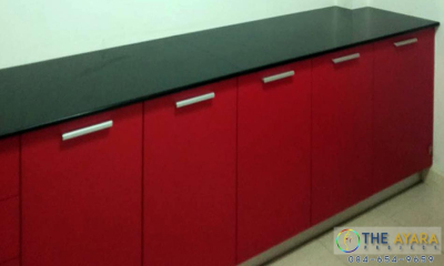 ชุดครัว Built-in โครงซีเมนต์บอร์ด หน้าบาน Melamine สีแดงด้าน