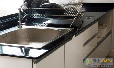 ชุดครัว Built-in โครงซีเมนต์บอร์ด หน้าบาน Melamine สีขาวเงา