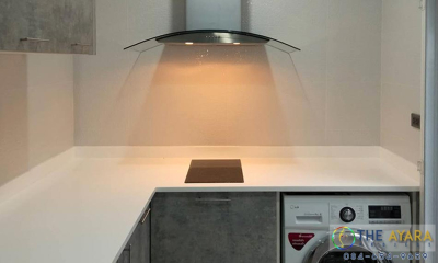 ชุดครัว Built-in โครงซีเมนต์บอร์ด หน้าบาน Laminate สี Elemental Concrete