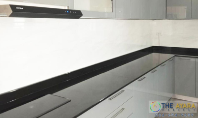 ชุดครัว Built-in โครงซีเมนต์บอร์ด หน้าบาน Hi Gloss สีเทา