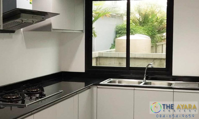 ชุดครัว Built-in โครงซีเมนต์บอร์ด หน้าบาน Melamine สีเทา