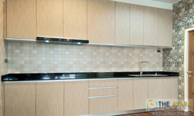 ชุดครัว Built-in โครงซีเมนต์บอร์ด หน้าบาน Laminate สี Wheat Strand