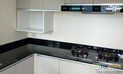 ชุดครัว Built-in โครงซีเมนต์บอร์ด หน้าบาน Laminate สี Smoke Strand