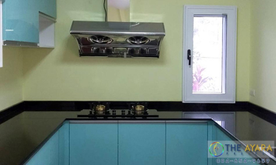 ชุดครัว Built-in โครงซีเมนต์บอร์ด หน้าบาน Hi Gloss สีฟ้า
