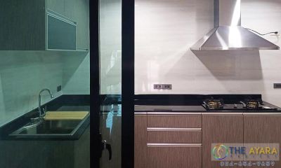 ชุดครัว Built-in โครงซีเมนต์บอร์ด หน้าบาน Laminate สี Sarume Strand