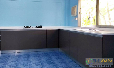 ชุดครัว Built-in โครงซีเมนต์บอร์ด หน้าบาน Laminate สีเทาด้าน