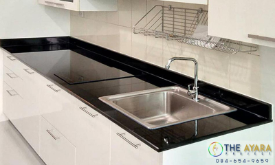 ชุดครัว Built-in โครงซีเมนต์บอร์ด หน้าบาน Laminate สีขาวเงา Ultra White