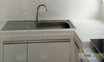 ชุดครัว Built-in โครงซีเมนต์บอร์ด หน้าบาน Hi Gloss สีขาว